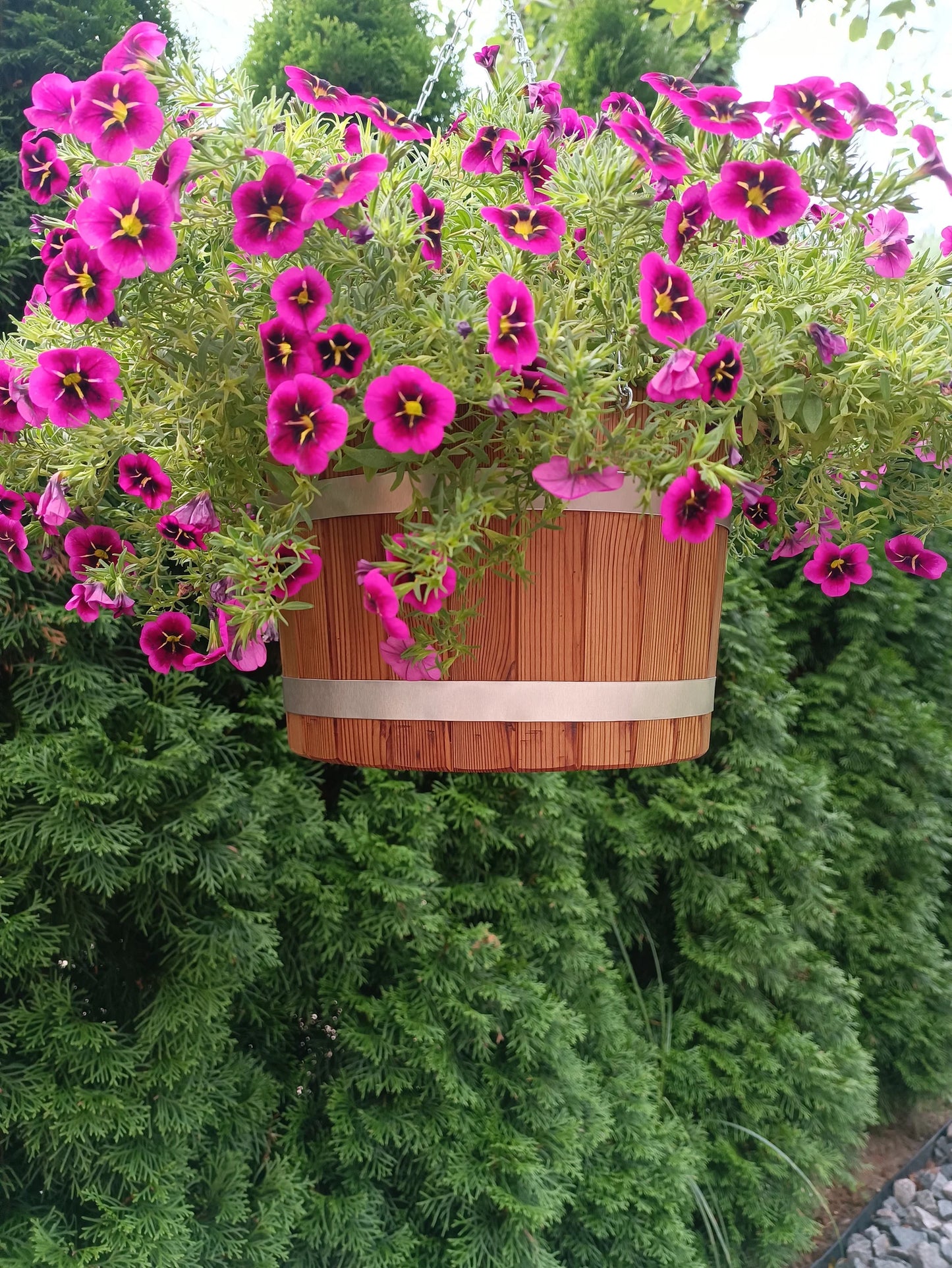 Hanging flower pot / hanging flower planter